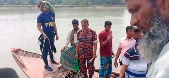 বাউফলে লঞ্চ-ট্রলার সংঘর্ষ, নিহত ২