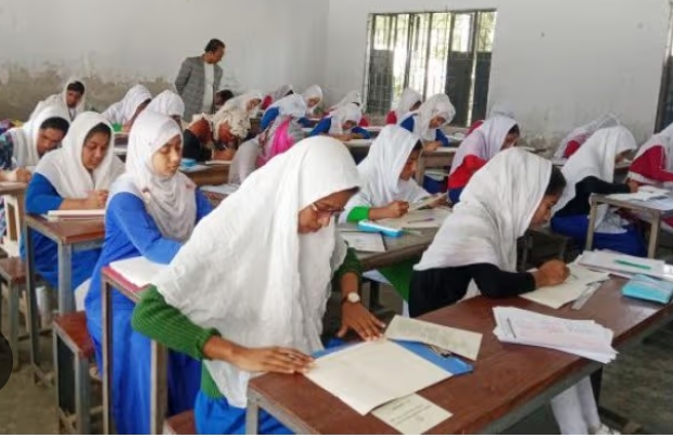পাবলিক পরীক্ষায় নকল রোধে কঠোর নজরদারি জরুরি: এলেঙ্গায় প্রশাসনের ভূমিকা বাড়ানোর দাবি