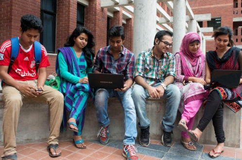 ডিজিটাল শিক্ষায় নতুন দিগন্ত: অনলাইন ক্লাস সম্প্রসারণ