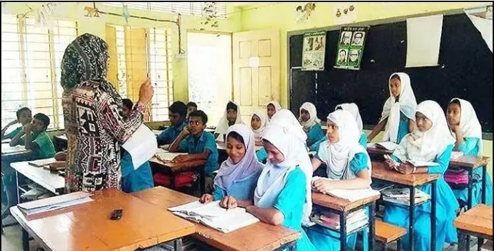 প্রাথমিকের ১৪ হাজার শিক্ষক নিয়োগে অনিশ্চয়তা: ফল প্রকাশের দুই মাস পরও যোগদান নেই