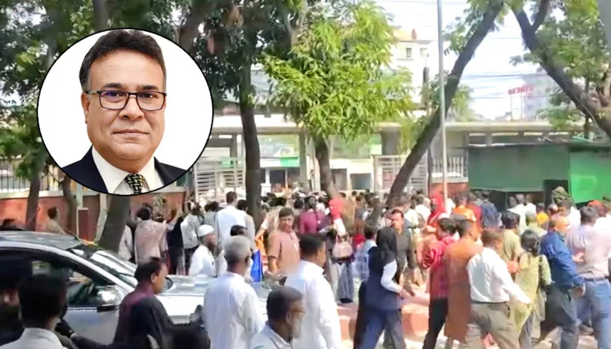 অটোপাসের দাবিতে আন্দোলন: উপাচার্যের গাড়িতে হামলা, লাঞ্ছিত